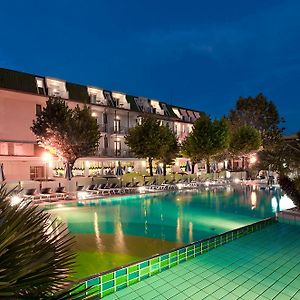 Hotel Paris Resort